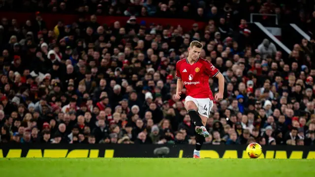 Matthijs de Ligt of Manchester United controls the ball