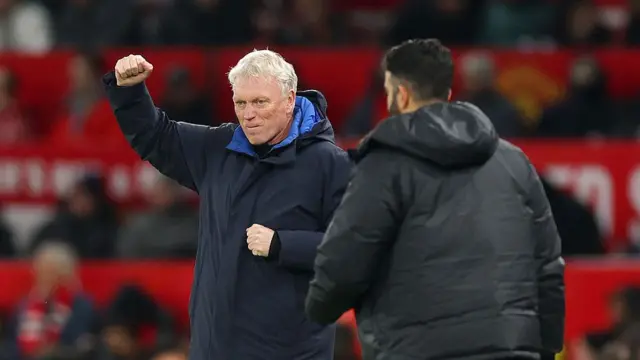 David Moyes celebrates after Kiernan Dewsbury-Hall scores