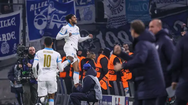 Pierre-Emerick Aubameyang celebrates