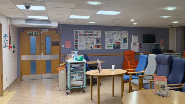 A room in a hospital with chairs