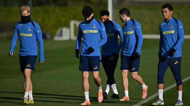 Lucas Bergvall (L), Archie Gray (2L), Dane Scarlett (C), Ben Davies (2R) and Brennan Johnson (R)