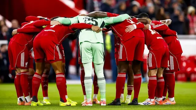 Liverpool players huddle before kick-off