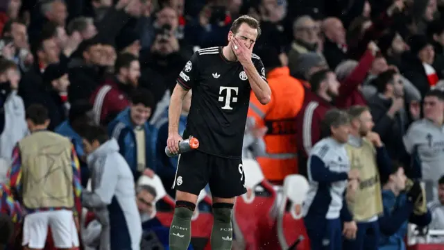 Harry Kane of Bayern Munich reacts