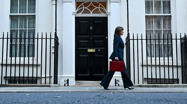 Rachel Reeves outside no 11