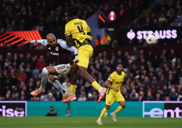 Donyell Malen of Aston Villa scores his team's first goal