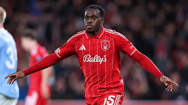 Arnaud Kalimuendo scores