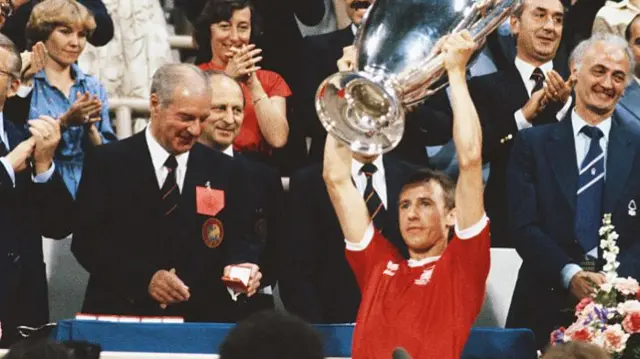 John McGovern lifts the European Cup