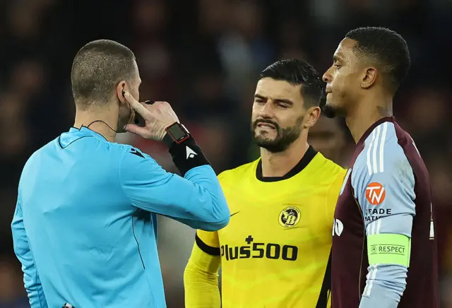 The captains chat to the ref about a possible offside