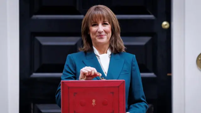 Reeves holding up red box outside 11 Downing Street