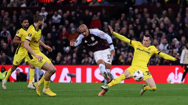 Donyell Malen of Aston Villa scores his team's second goal