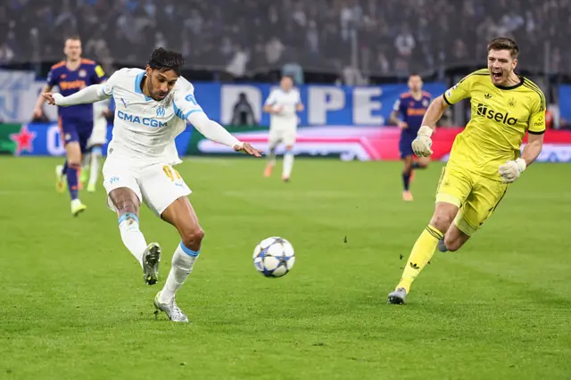 Pierre Emerick Aubameyang and Nick Pope