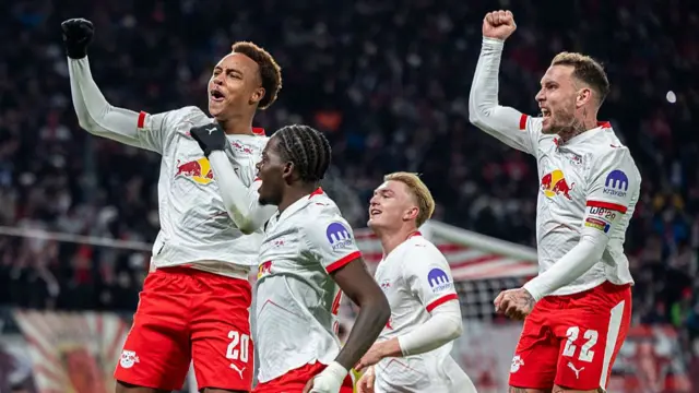Assan Ouedraogo of RB Leipzig celebrates with teammates