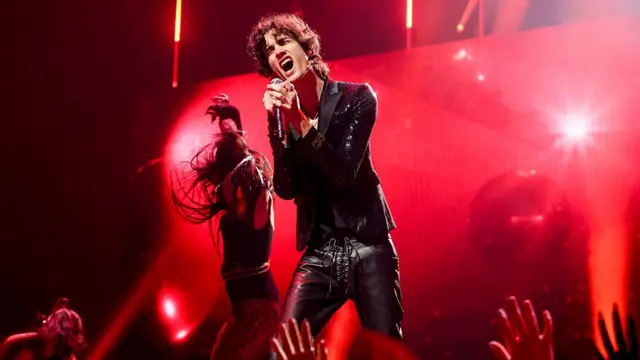 Sombr, dressed all in black, performing at the MTV Awards.