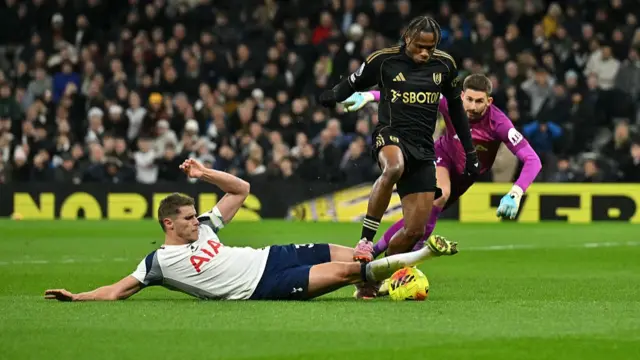 Van de Ven tackle