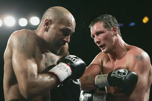 Clinton Woods punches Rico Hoye