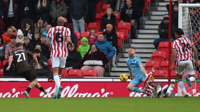 Joe Gelhardt scores Hull's winner against Stoke