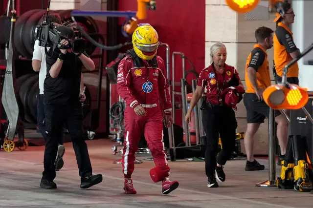 Lewis Hamilton walks back to the garage after being knocked out in SQ1
