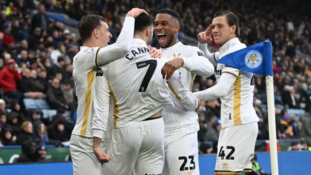 Sheffield United players celebrate by the corner flag with Tom Cannon