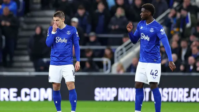 Everton players deject