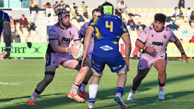 Alan Lawrence carries hard for Cardiff at Zebre