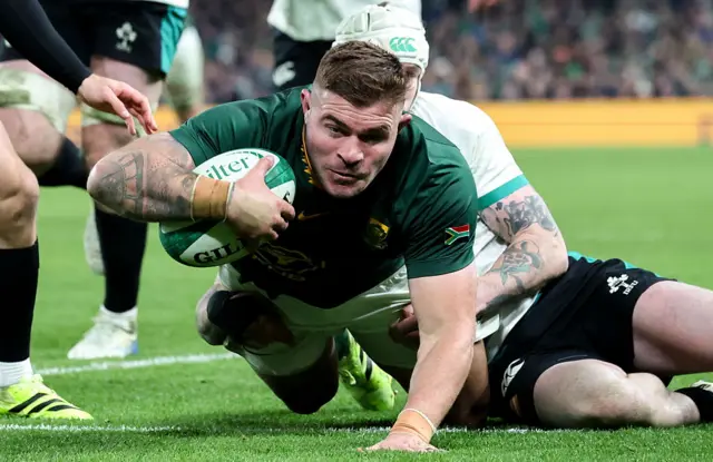 Malcolm Marx scores a try