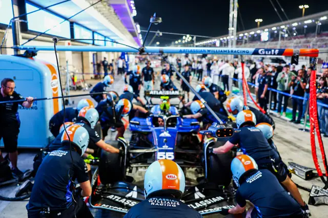 Williams practice a pit stop in Qatar