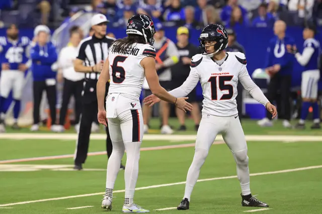 Ka'imi Fairbain celebrates with Tommy Townsend