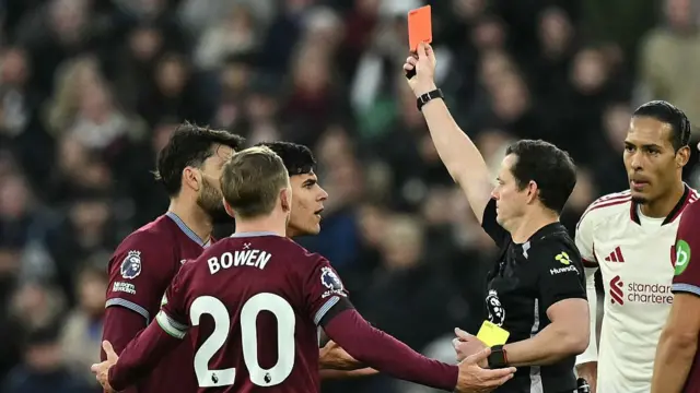 Paqueta red card