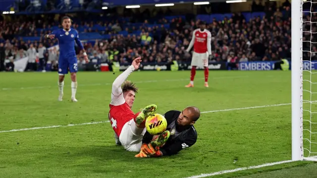 Viktor Gyoekeres of Arsenal battles for possession with Robert Sanchez of Chelsea