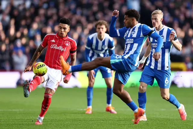Igor Jesus of Nottingham Forest is challenged by Georginio Rutter of Brighton