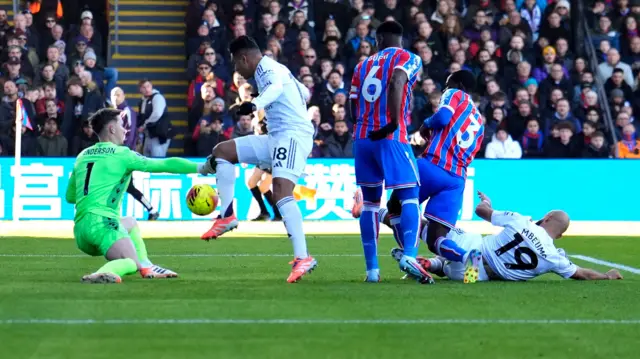 Crystal Palace v Man Utd action