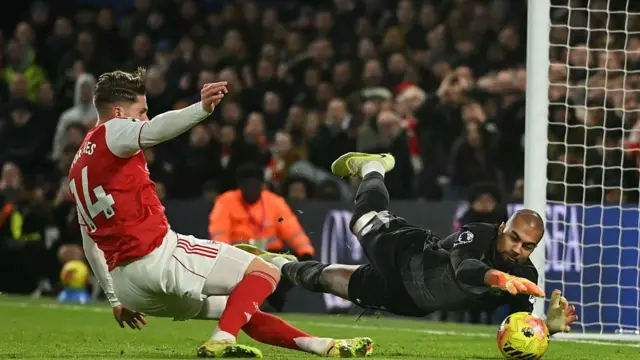 Viktor Gyokeres (L) slides in to Robert Sanchez (R)