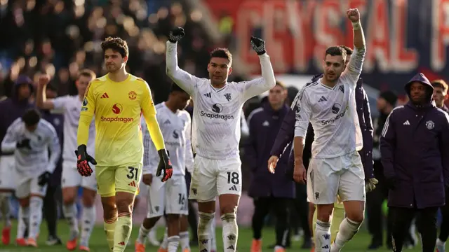 Manchester United players acknowledge the fans