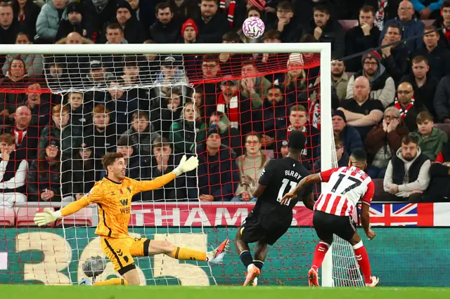 Thierno Barry misses a sitter for Everton against Sunderland