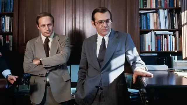 Dick Cheney (l) and his mentor, Donald Rumsfeld (r), at the White House in 1975