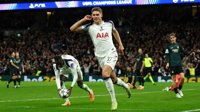 Tottenham's Micky van de Ven