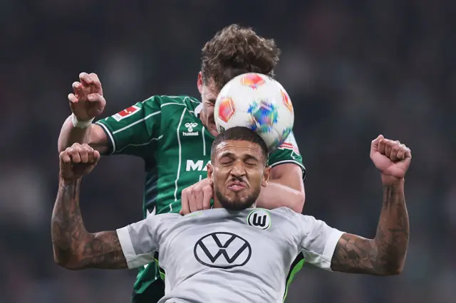 Amos Pieper of Werder Bremen and Vinicius Souza of VfL Wolfsburg