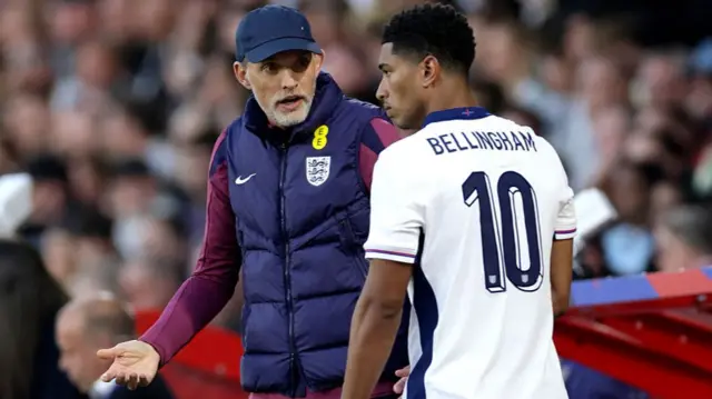 Thomas Tuchel, Head Coach of England, speaks to Jude Bellingham