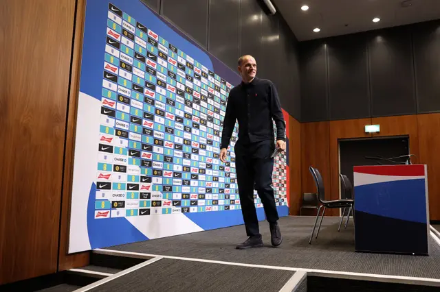 Thomas Touchel Walking