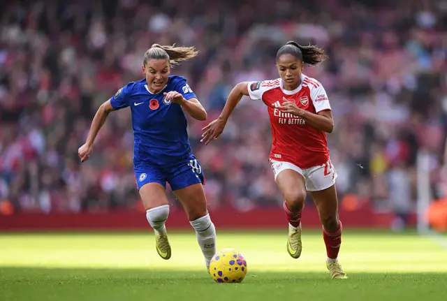 Taylor Hinds of Arsenal is challenged by Johanna Rytting Kaneryd