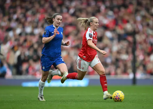 Beth Mead of Arsenal is challenged by Niamh Charles