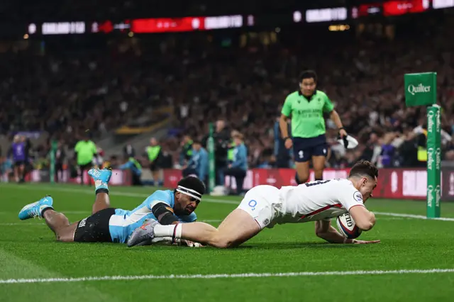 Henry Arundell of England scores his team's fifth try during the Quilter Nations Series 2025