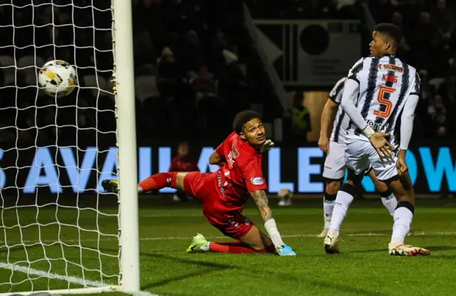 Chris Cadden scores for Hibs against St Mirren