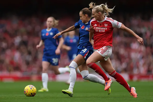 Bjorn and Blackstenius battle.