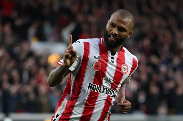 Brentford's Igor Thiago celebrates scoring their third goal.