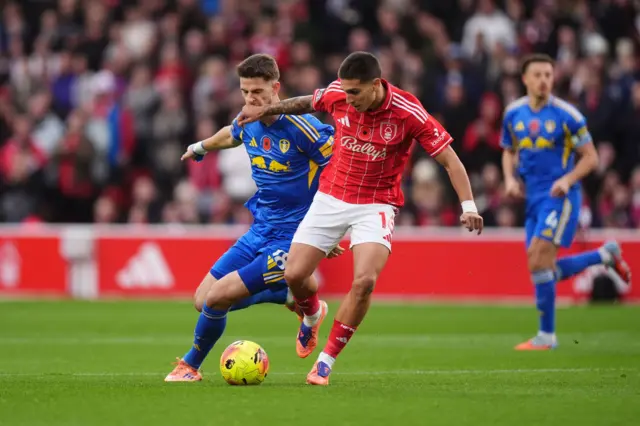 Leeds United's Anton Stach (left) and Nottingham Forest's Nicolas Dominguez battle for the ball during the Premier League match at City Ground, Nottingham.