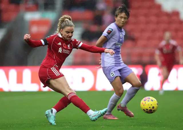 Leanne Kiernan of Liverpool has an attempt at goal