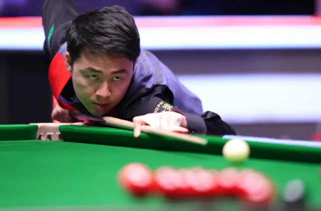 Xu Si in action against Ding Junhui, on day three