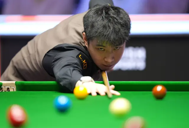 Zhao Xintong in action against Long Zehuang