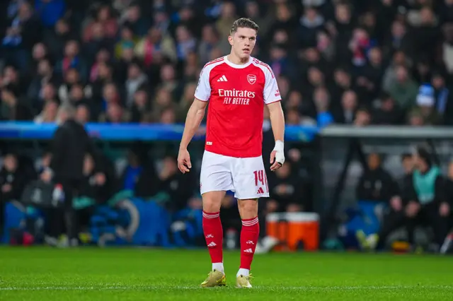Viktor Gyokeres or Arsenal FC looks on